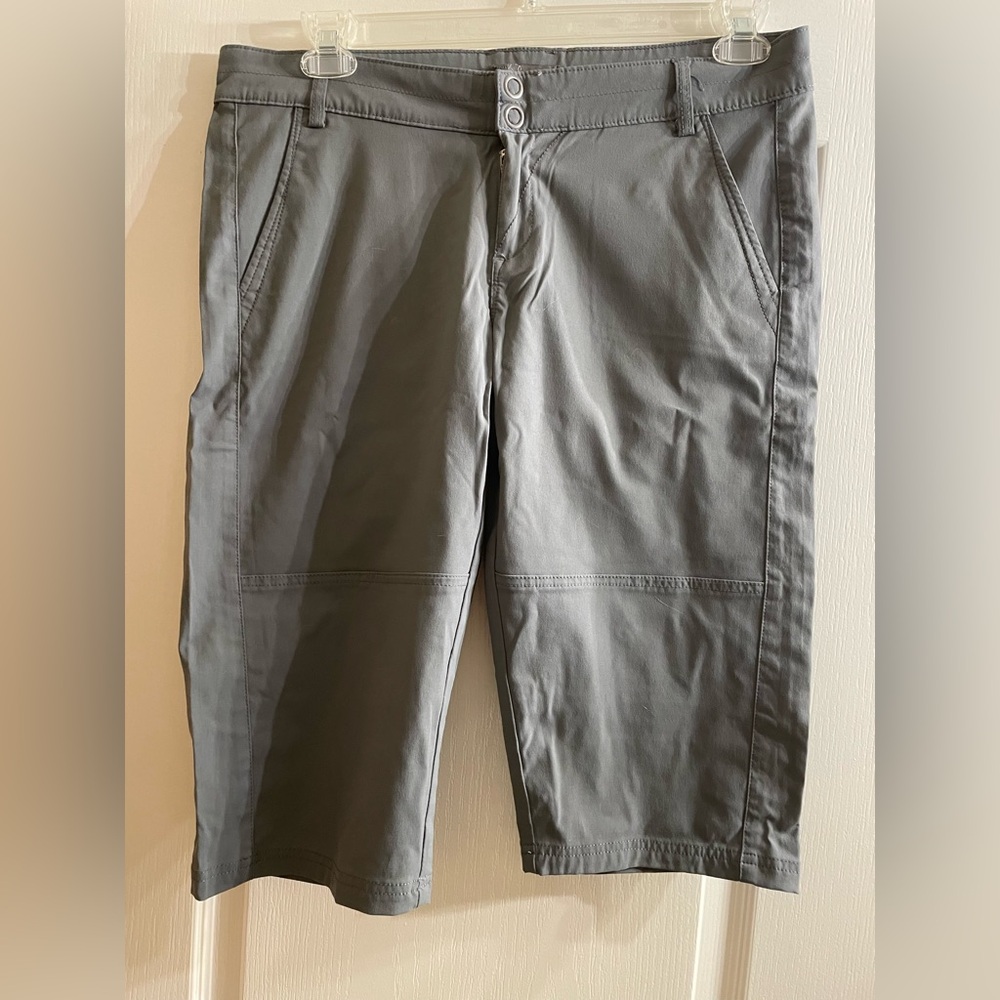 Prana Bermuda Shorts Knickers Capri Gray Sz 12 EUC length just below knee
